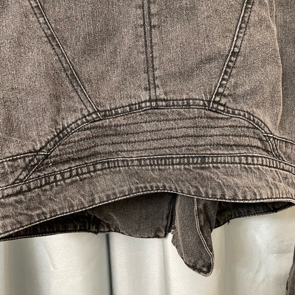 Sound & Matter Distressed Black cropped jean jacket with studs - Picture 9 of 12